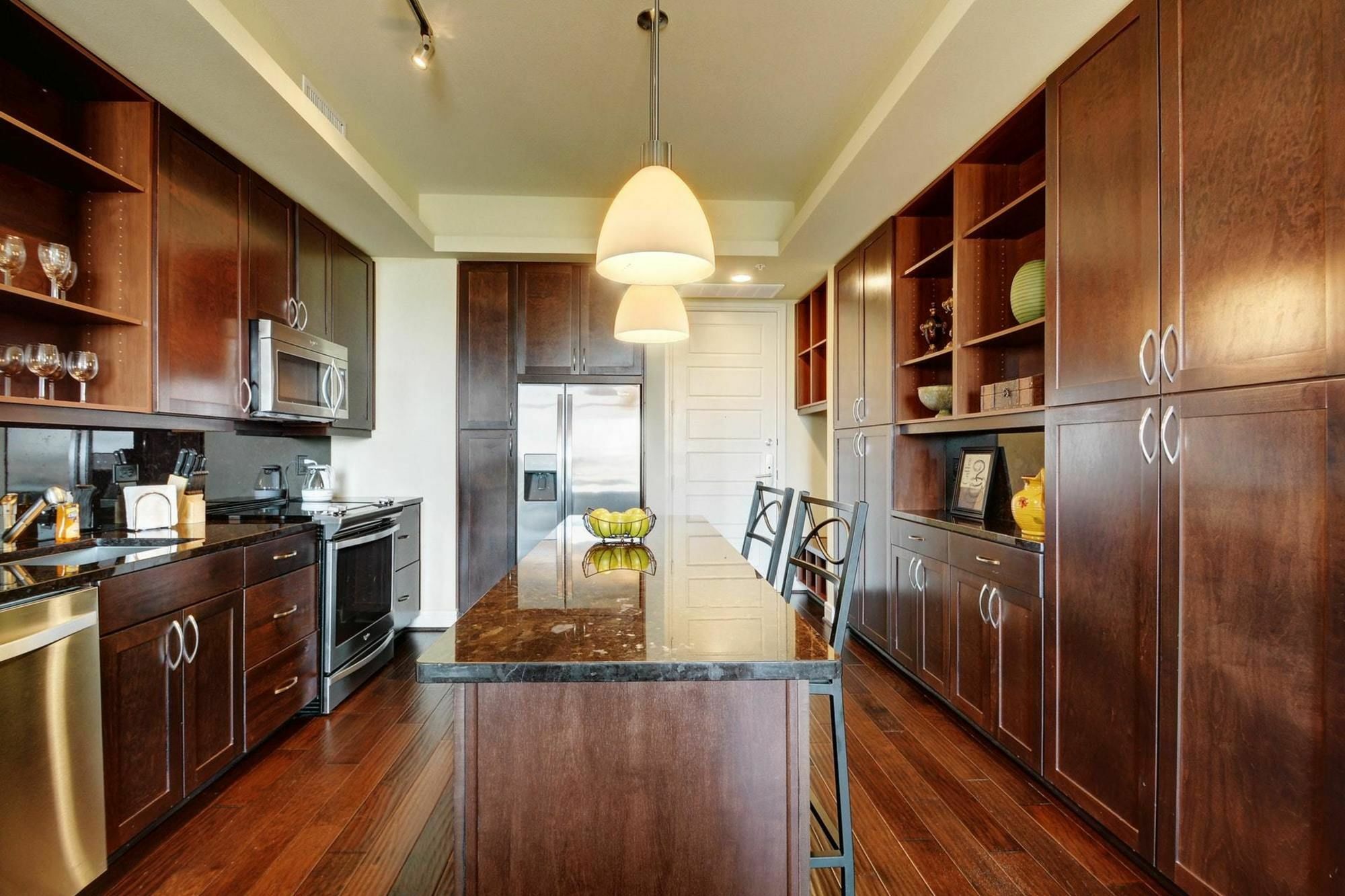 214 Barton 1br 2br Apartment *
