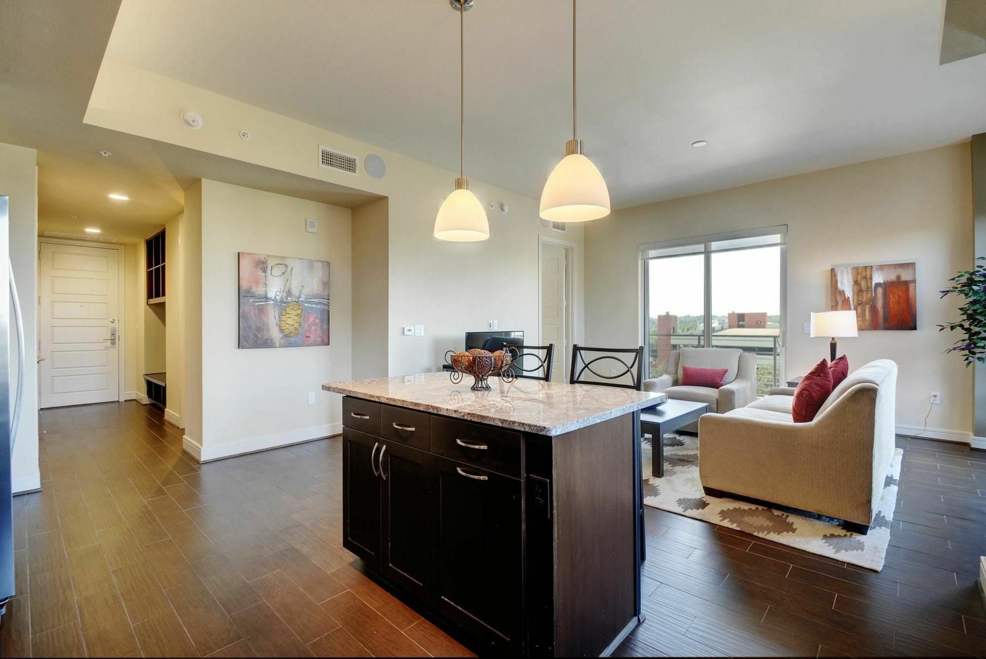 214 Barton 1br 2br Apartment
