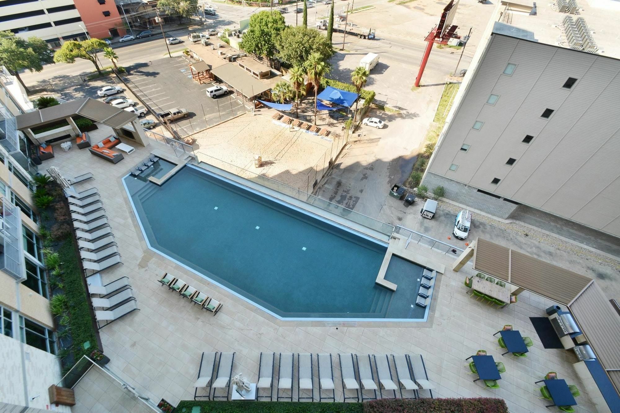 214 Barton 1br 2br Apartment *