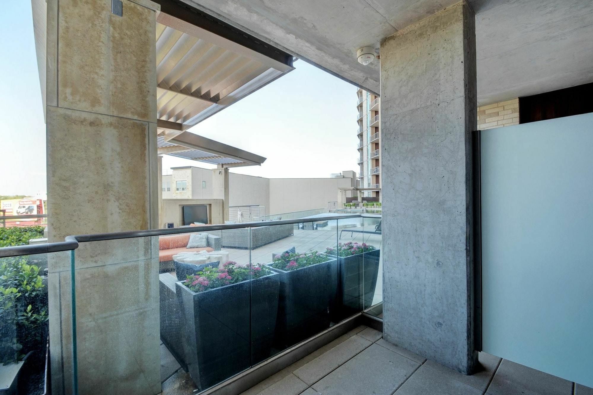 214 Barton 1br 2br