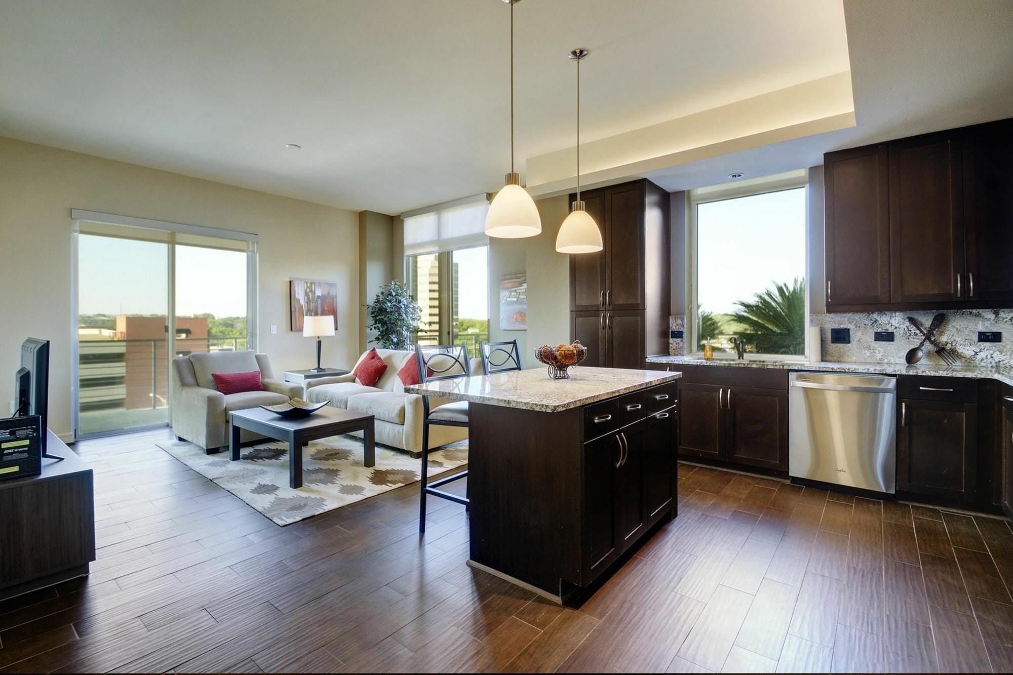 214 Barton 1br 2br Apartment