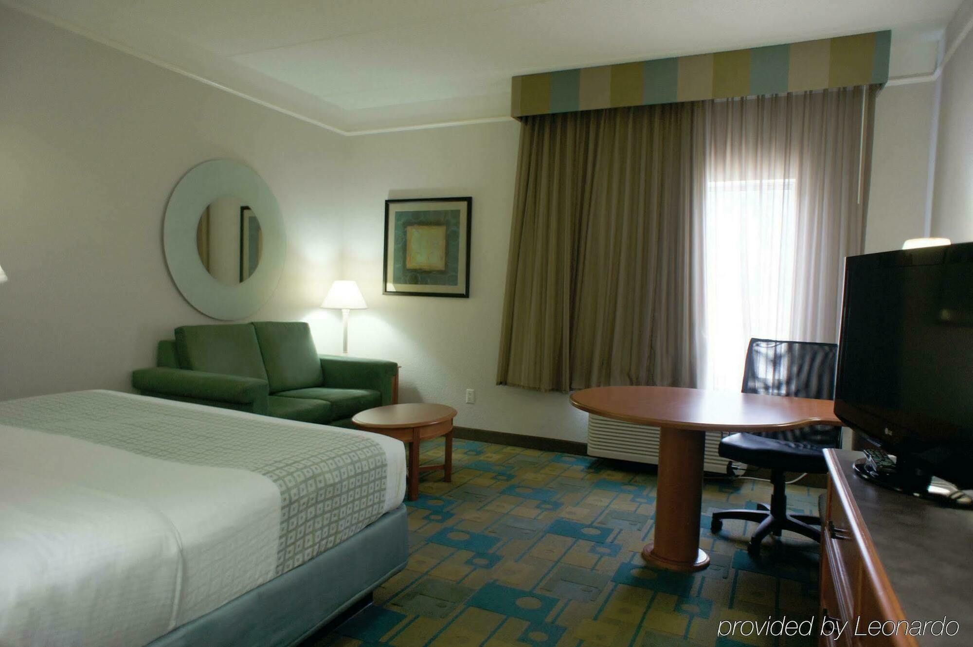 Hotel La Quinta By Wyndham Southwest 3*