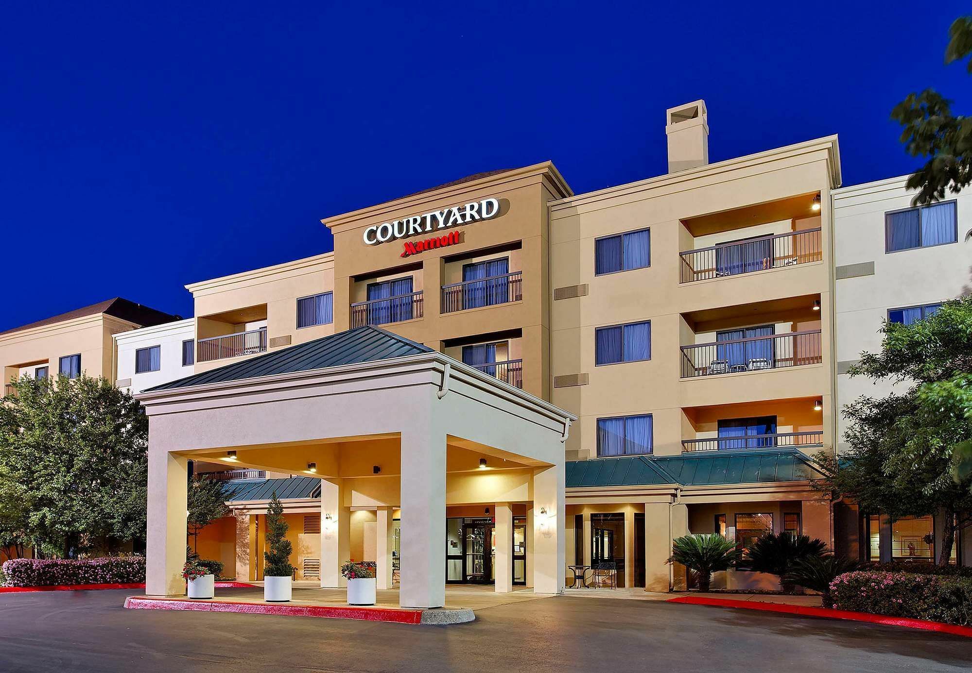 Courtyard South Hotel