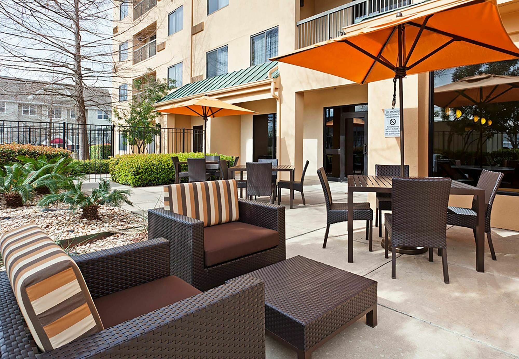 Hotel Courtyard South 3*