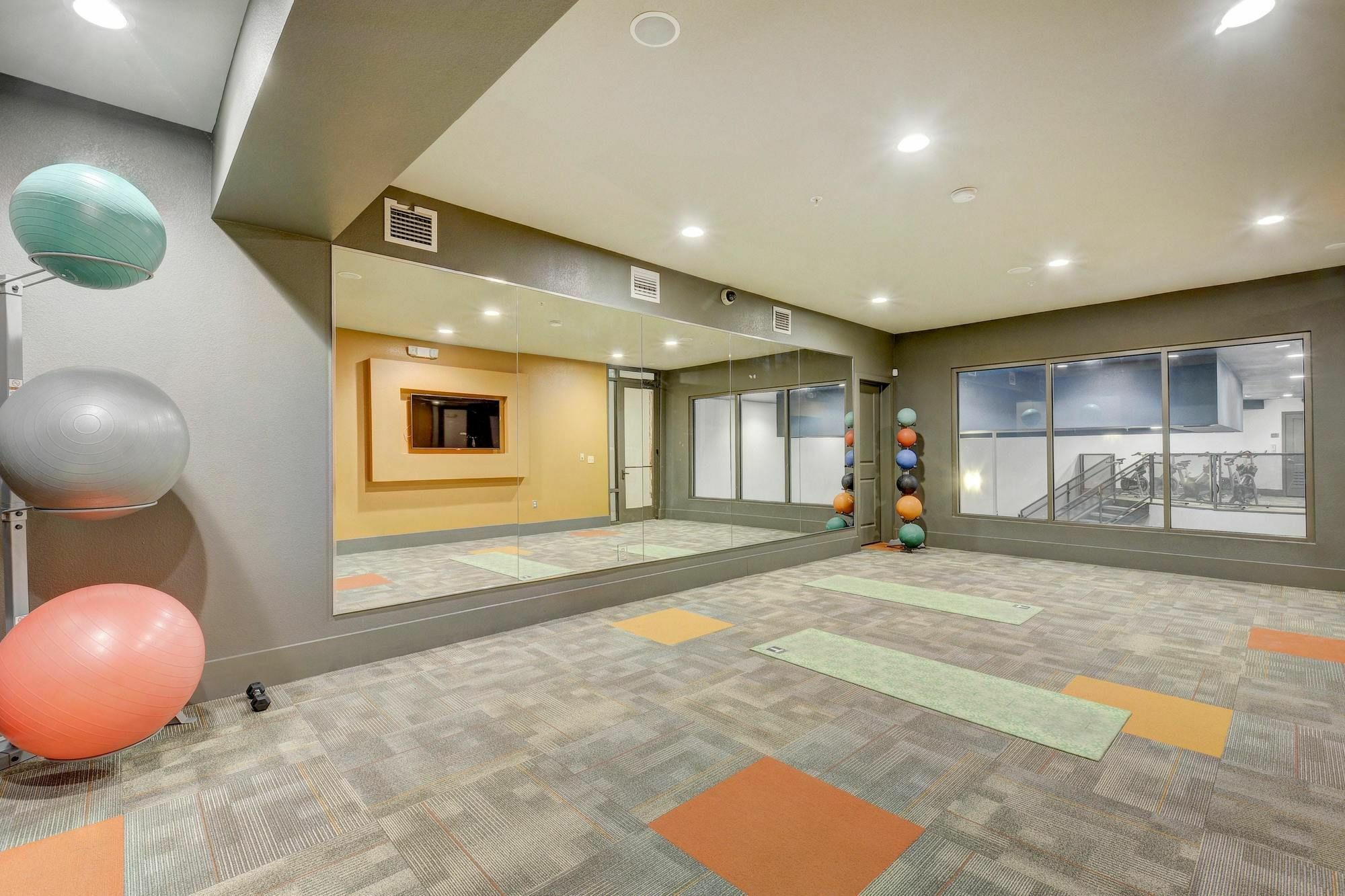 Locale Eastside 4*