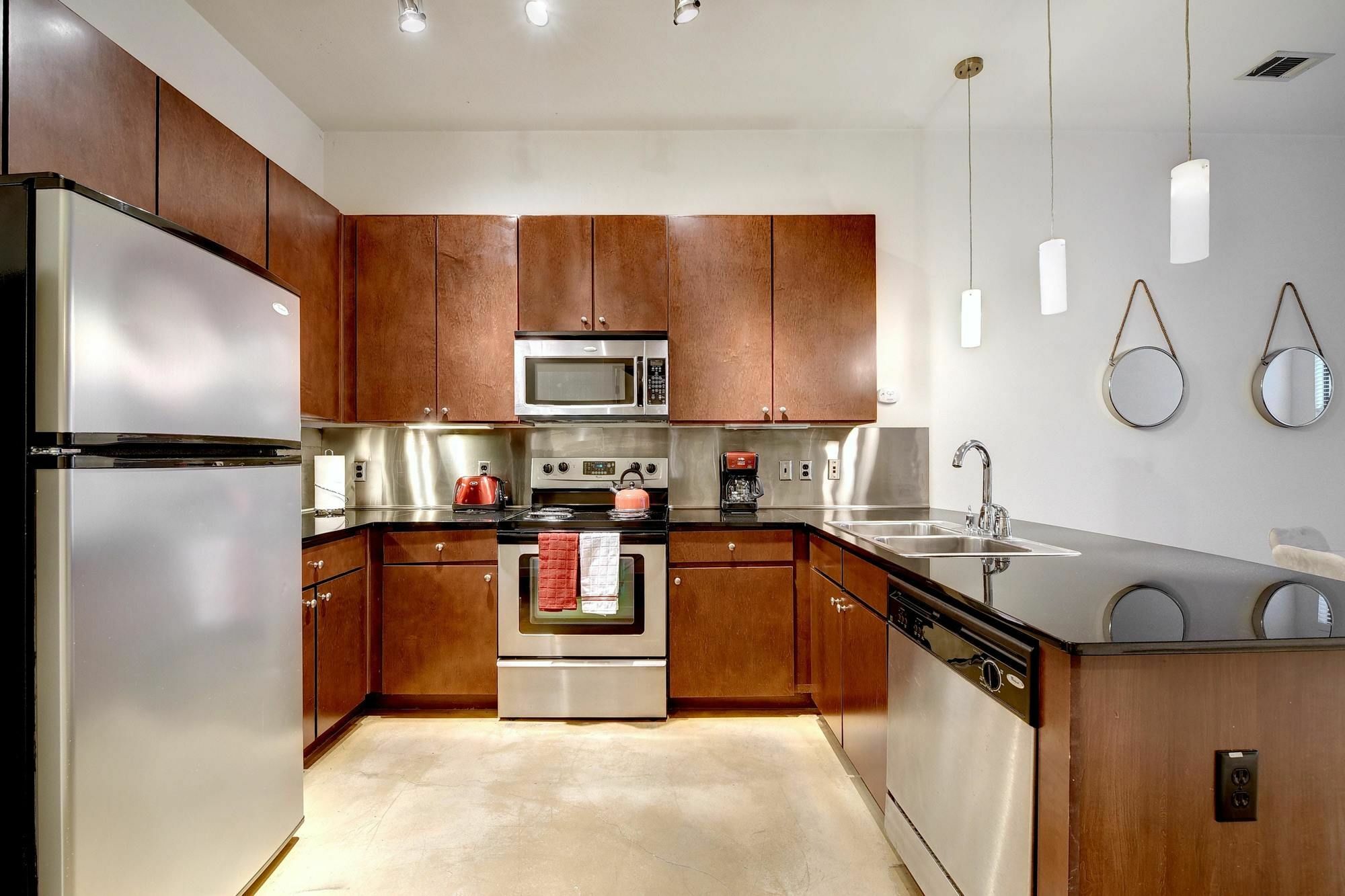 Apartment Hip Downtown By Austinstays *