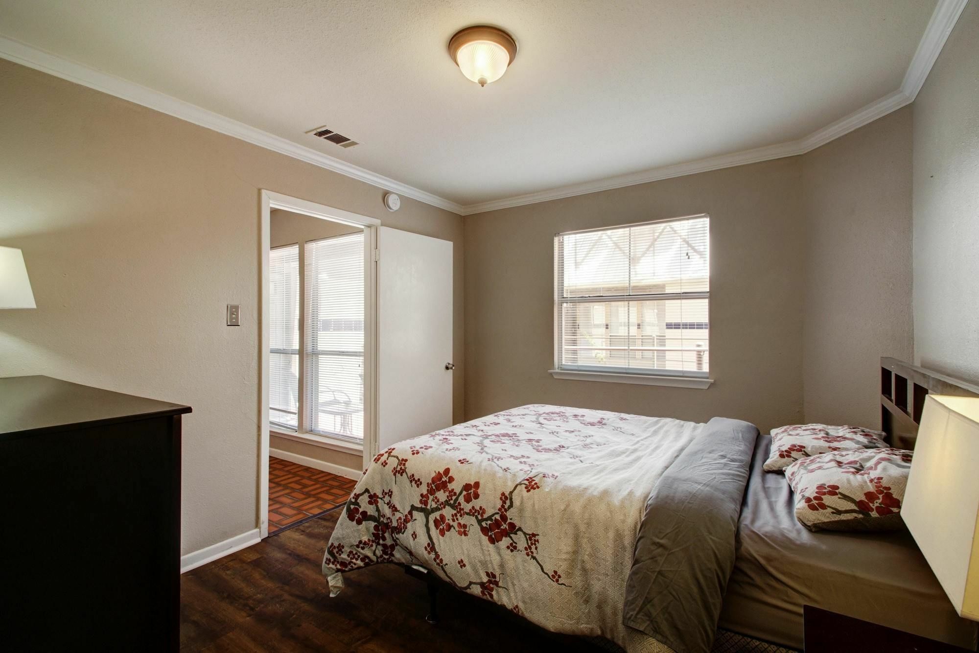 Austinstays 2 Bedroom Downtown