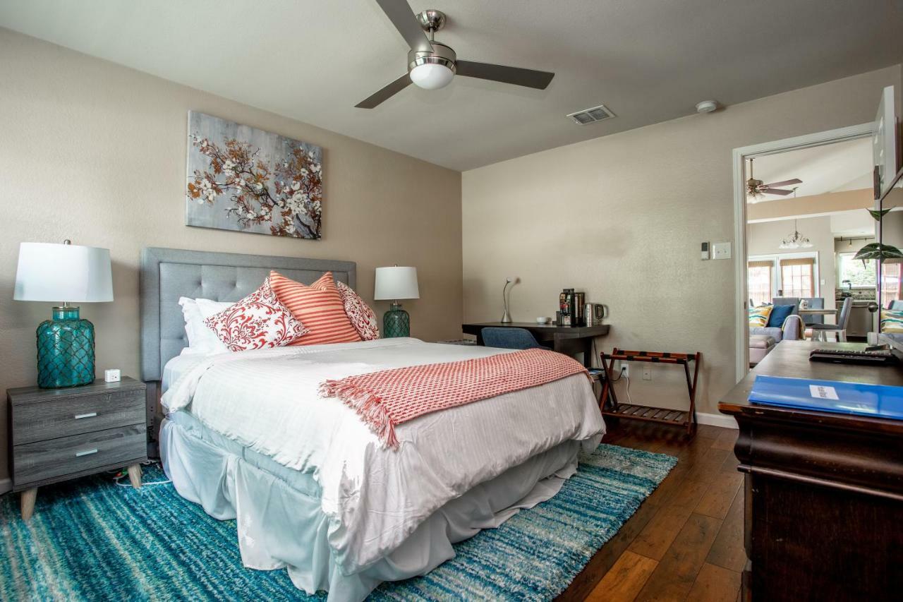 Comfortable, Family And Business Friendly 2bd/2ba House In North Holiday home Austin