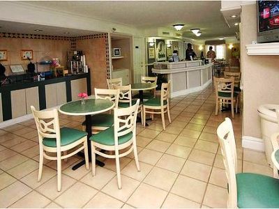La Quinta By Wyndham Oltorf Hotel 3*