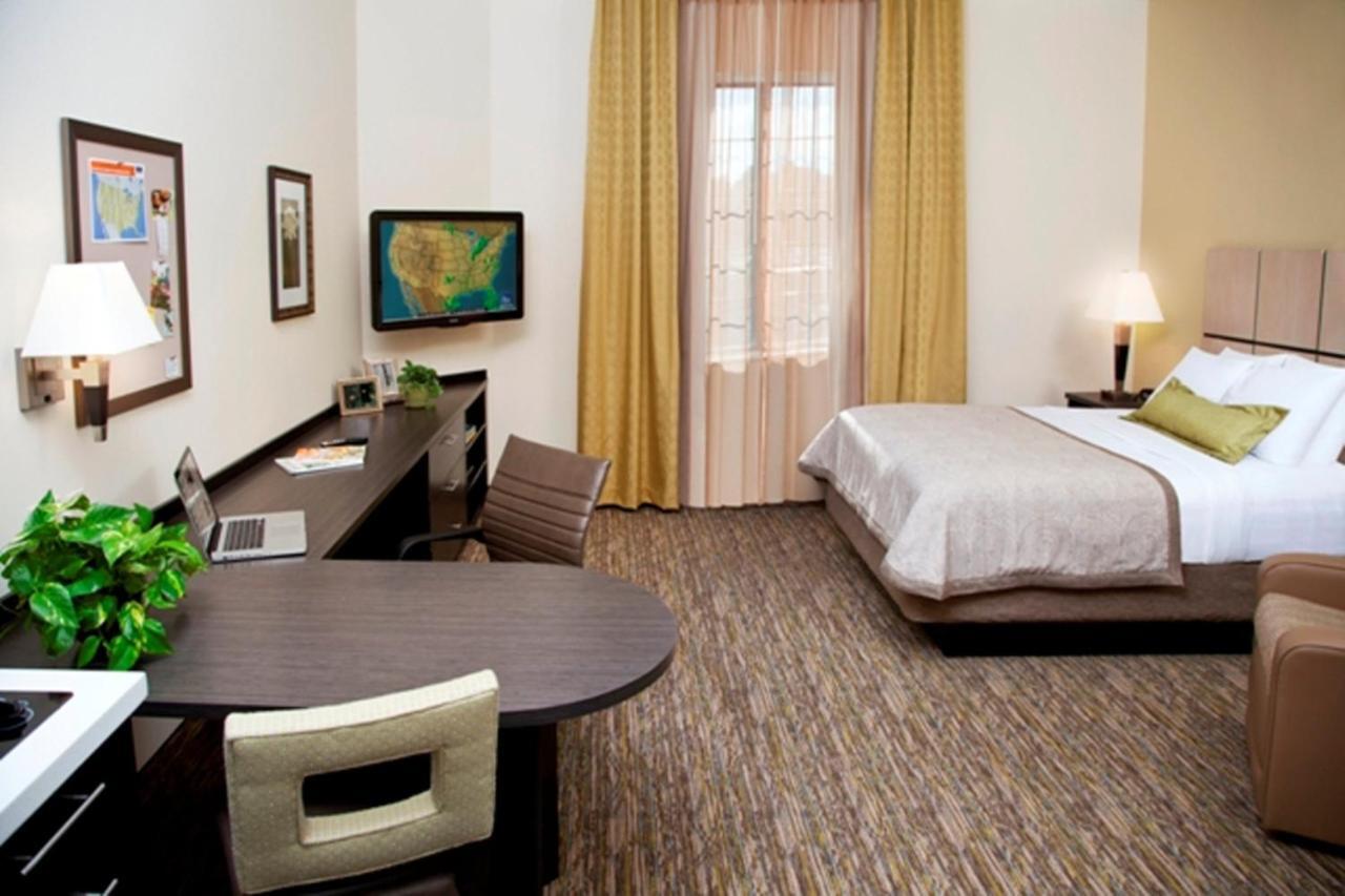 Hotel Candlewood - Airport By Ihg