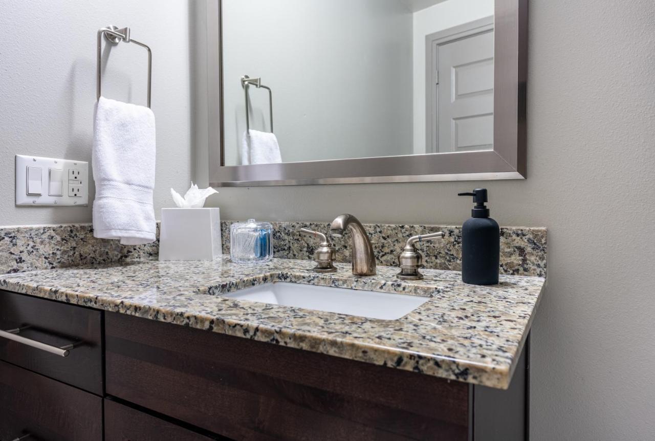 The Guild Downtown | Seaholm Hotel 4*