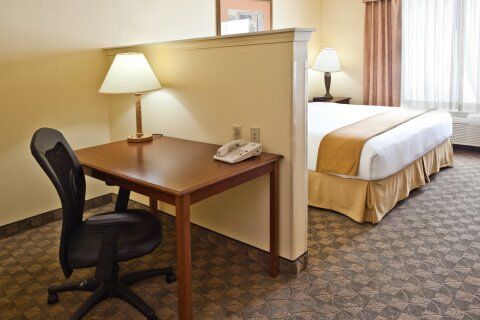 Express & Sw - Sunset Valley, And Ihg Hotel