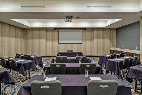 Hotel Airport By Ihg