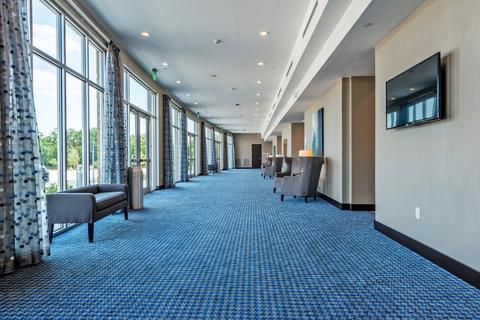 Airport By Ihg Hotel 3*
