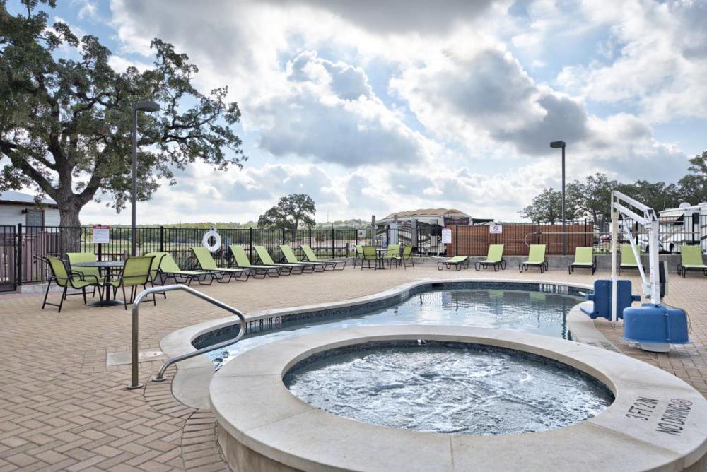 Austin's Original Tiny Hotel/ Oak Forest Hotel Austin