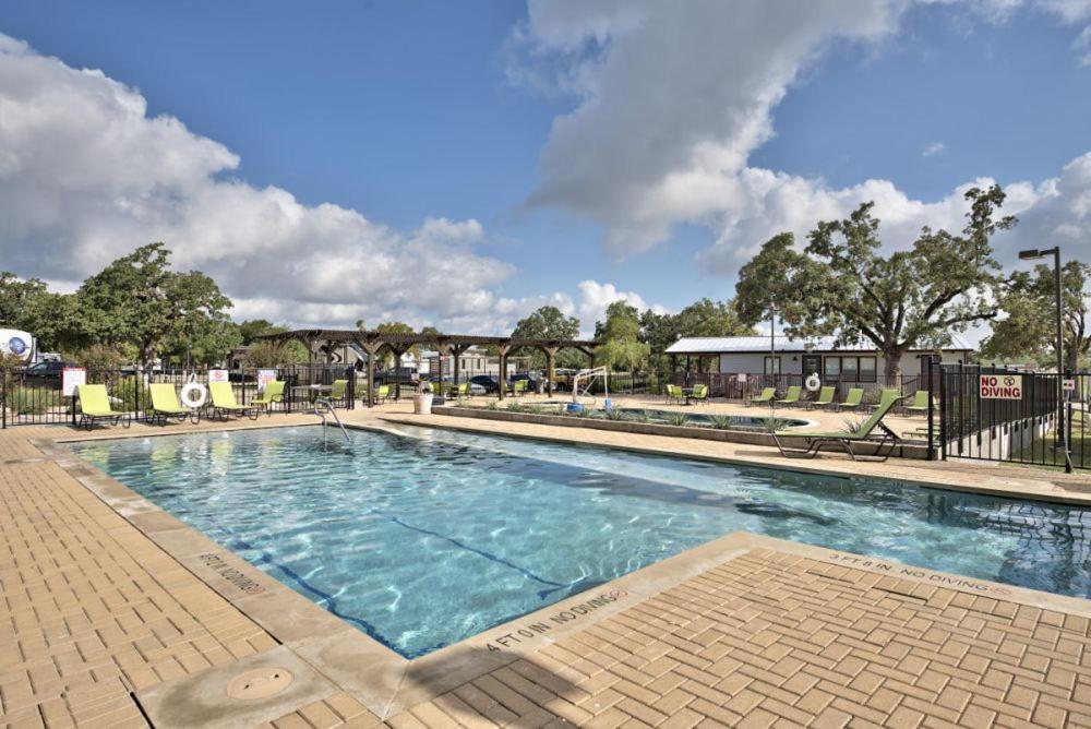 Hotel Austin's Original Tiny Hotel/ Oak Forest