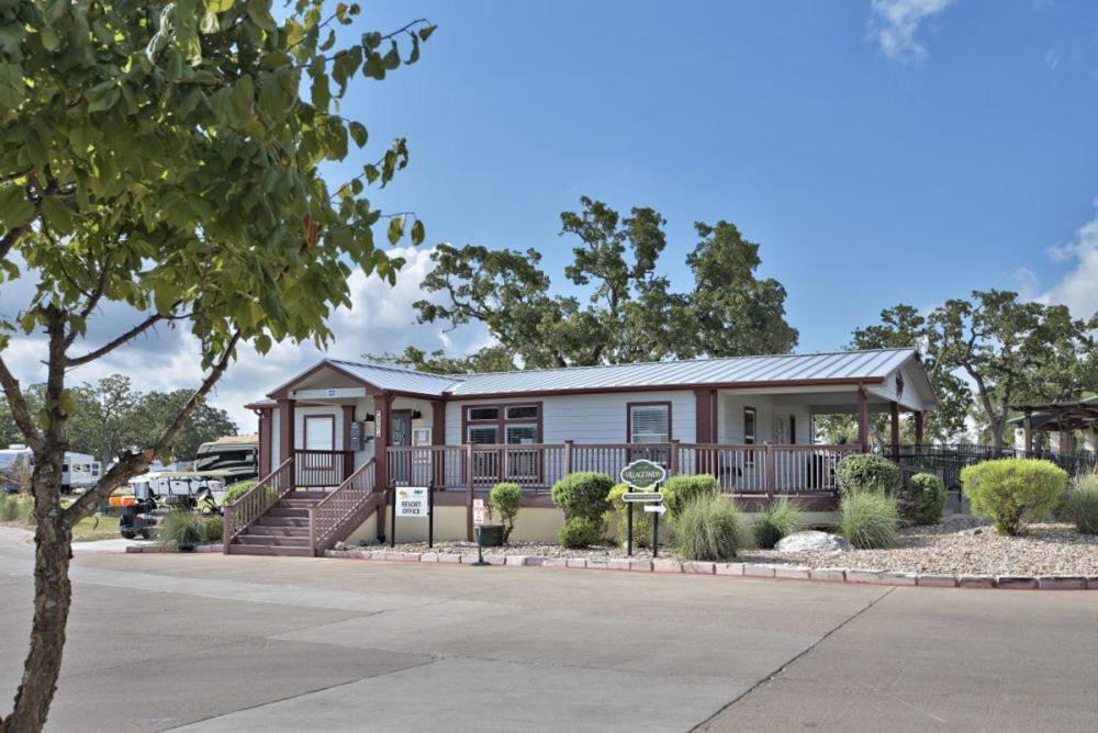 Austin's Original Tiny Hotel/ Oak Forest Hotel 4*