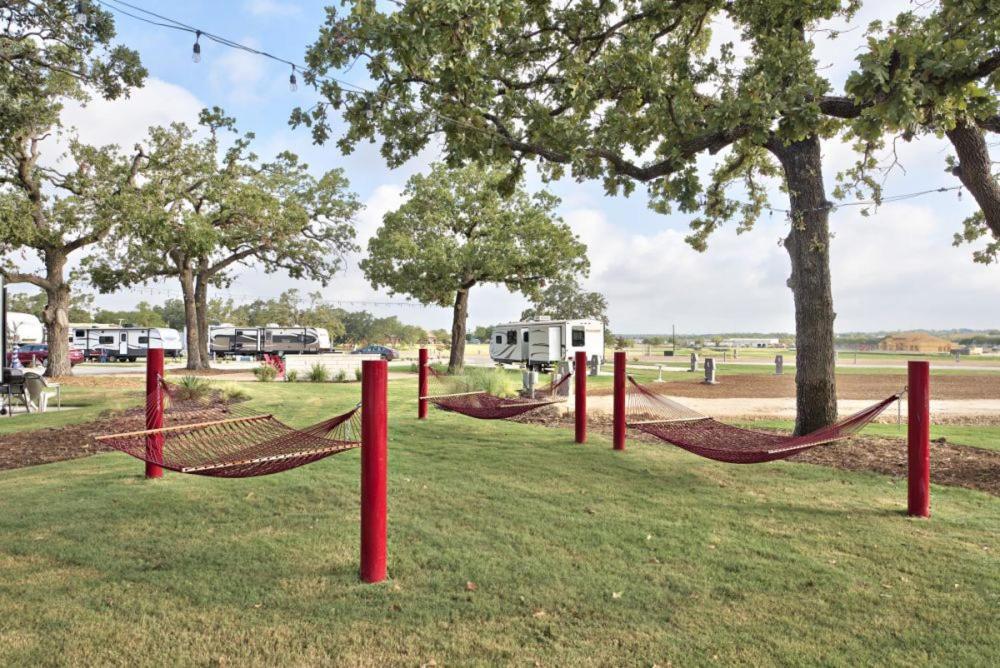 Austin's Original Tiny Hotel/ Oak Forest Hotel 4*