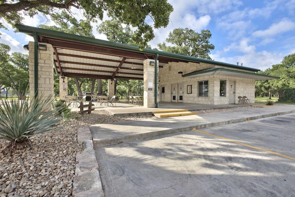 Austin's Original Tiny Hotel/ Oak Forest Hotel Austin