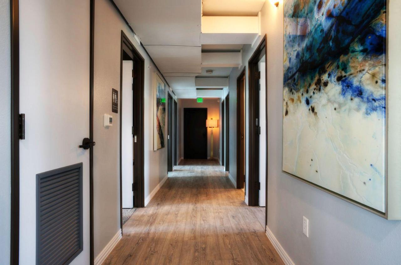Cahoots Aparthotel
