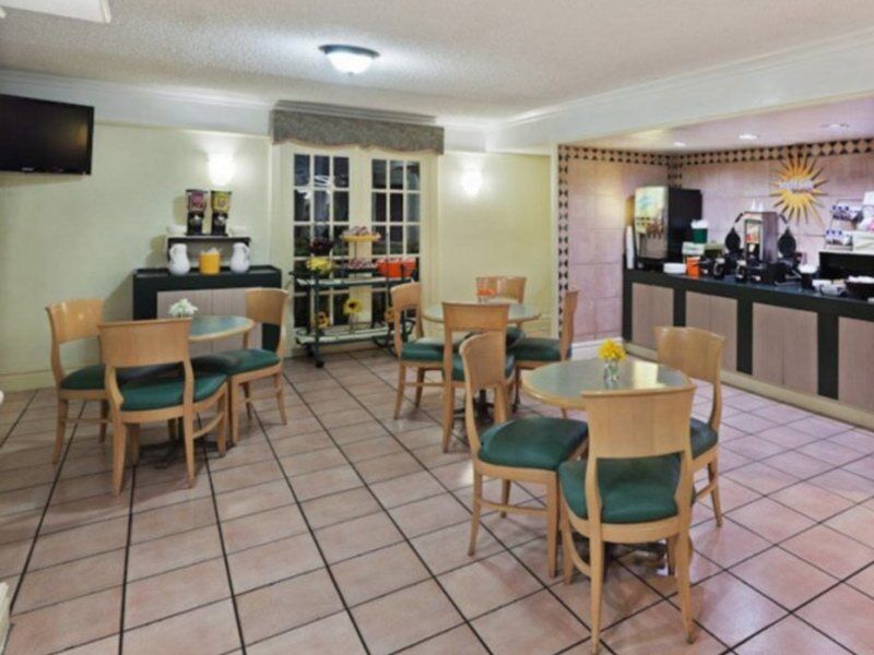 La Quinta By Wyndham Oltorf 3*