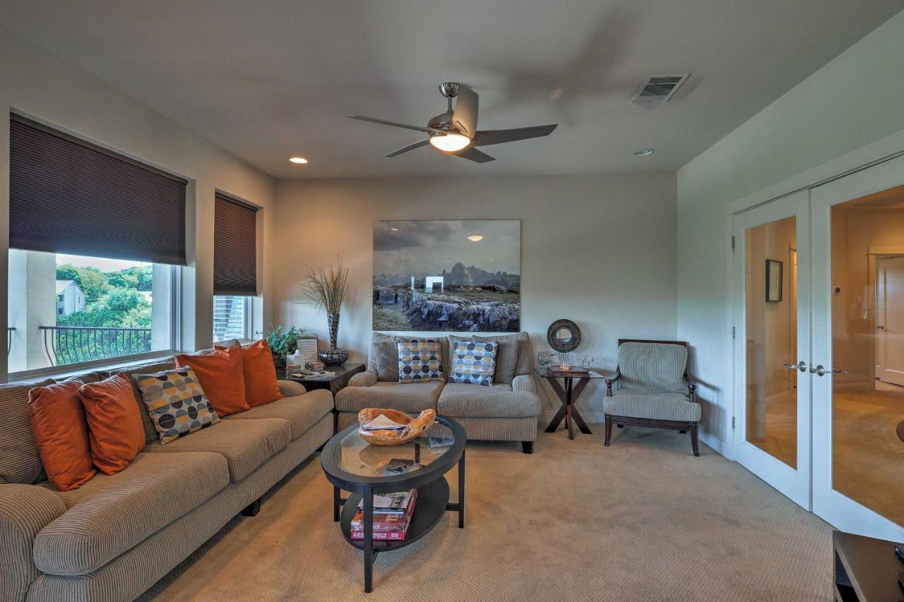 Holiday home Chic With Infinity Pool 10 Mi To Downtown!
