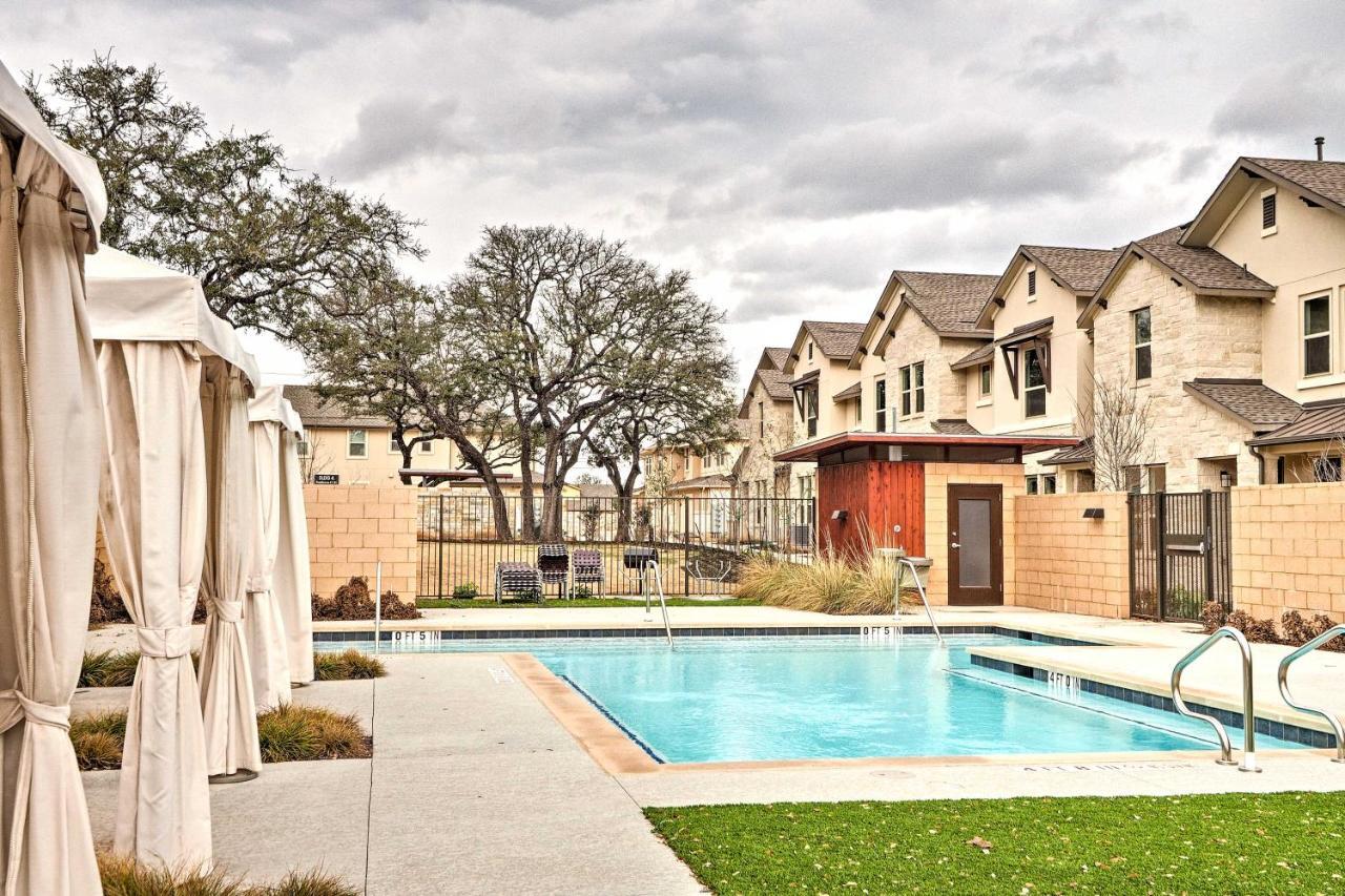 Holiday home Upscale And Modern Townhome With Pool Access! Austin