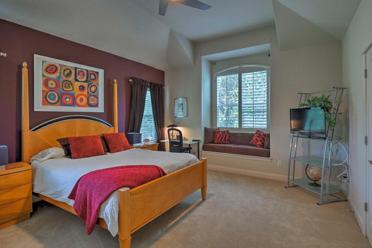 Chic With Infinity Pool 10 Mi To Downtown!