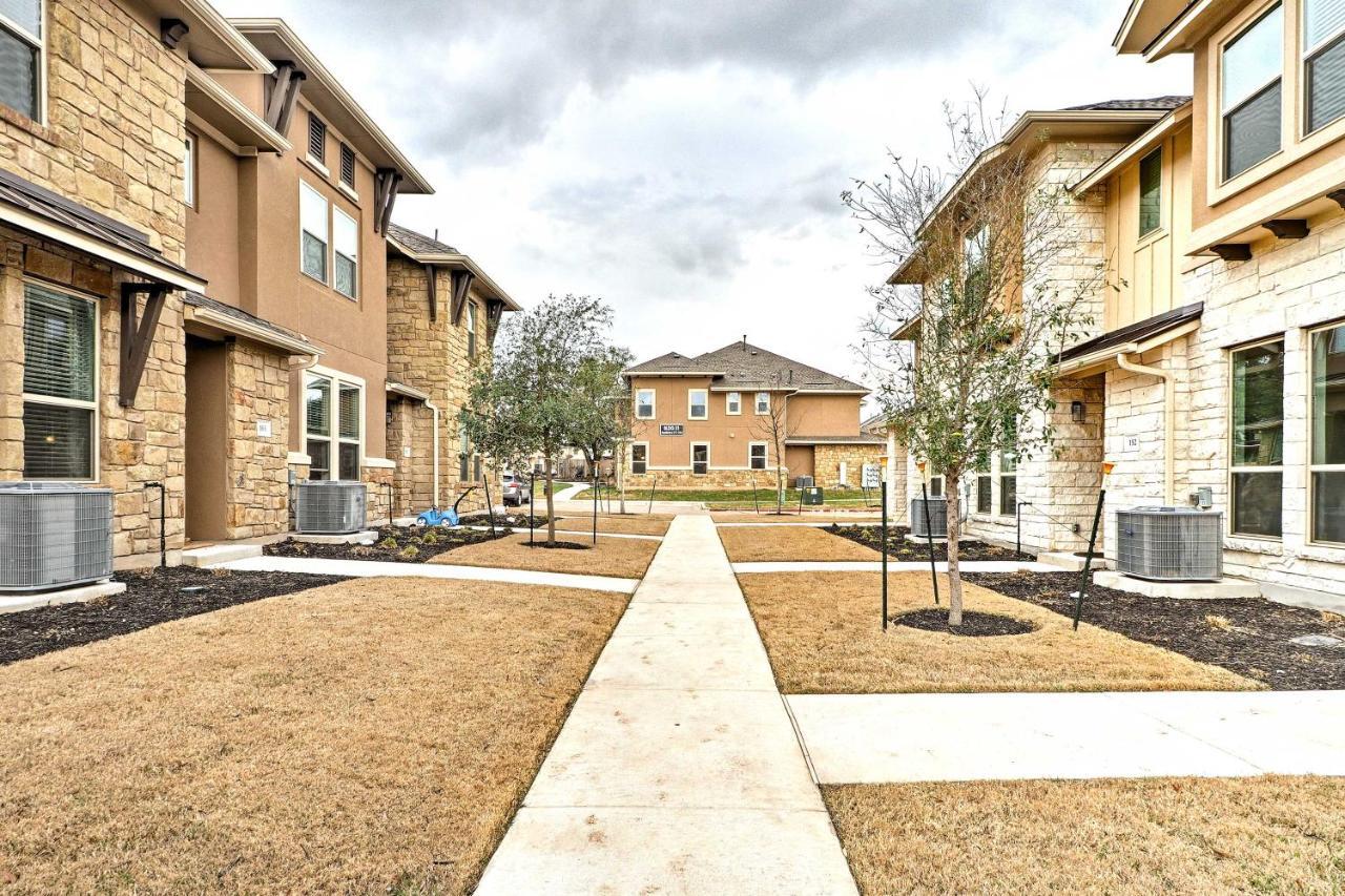 Upscale And Modern Townhome With Pool Access! Holiday home Austin