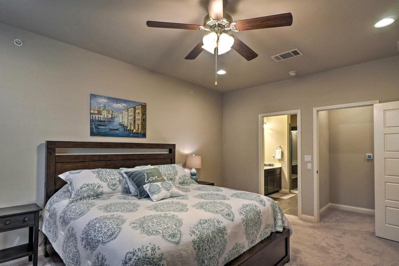 Holiday home Upscale And Modern Townhome With Pool Access! *