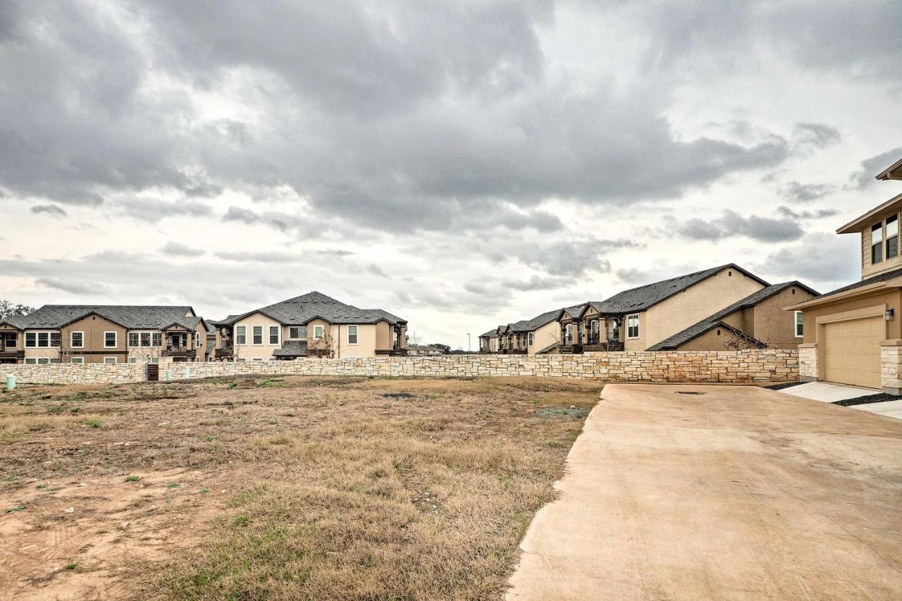 Upscale And Modern Townhome With Pool Access! * Austin