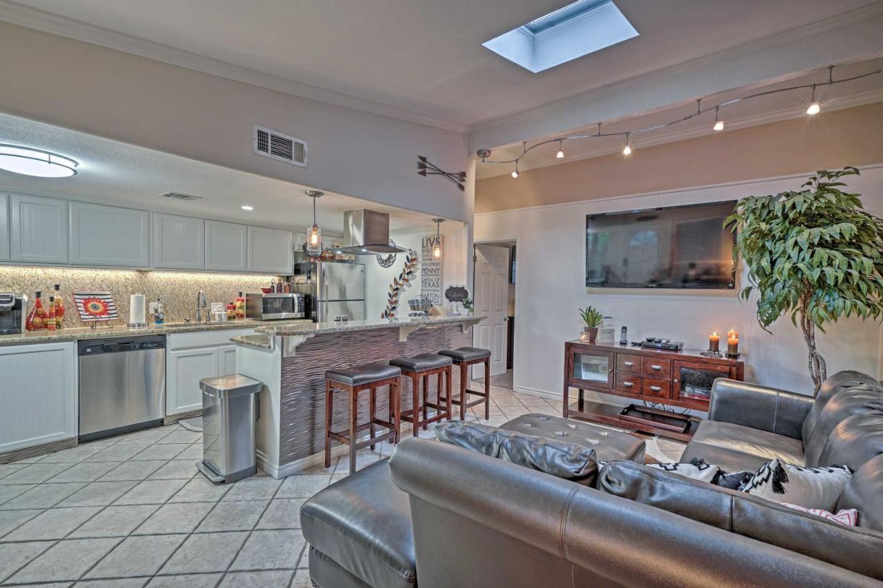 Modern With Pool Less Than 5 Mi To Downtown! Apartment Austin