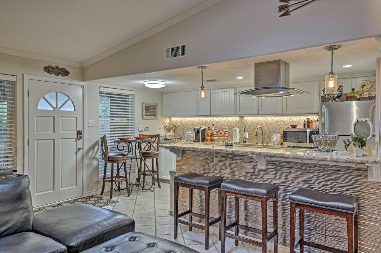 Modern With Pool Less Than 5 Mi To Downtown! Apartment *