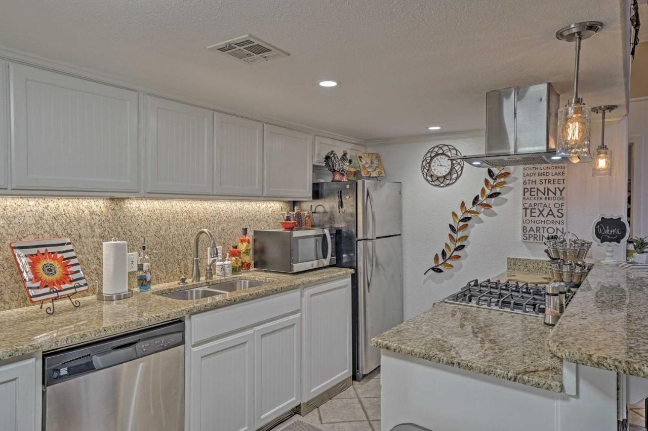 Modern With Pool Less Than 5 Mi To Downtown! Apartment *