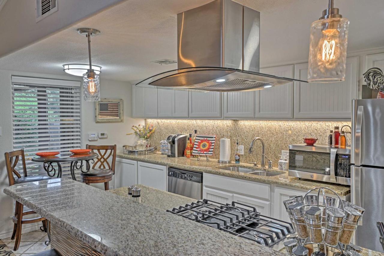Modern With Pool Less Than 5 Mi To Downtown! *