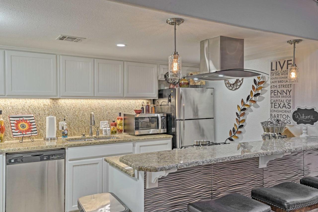 Apartment Modern With Pool Less Than 5 Mi To Downtown!