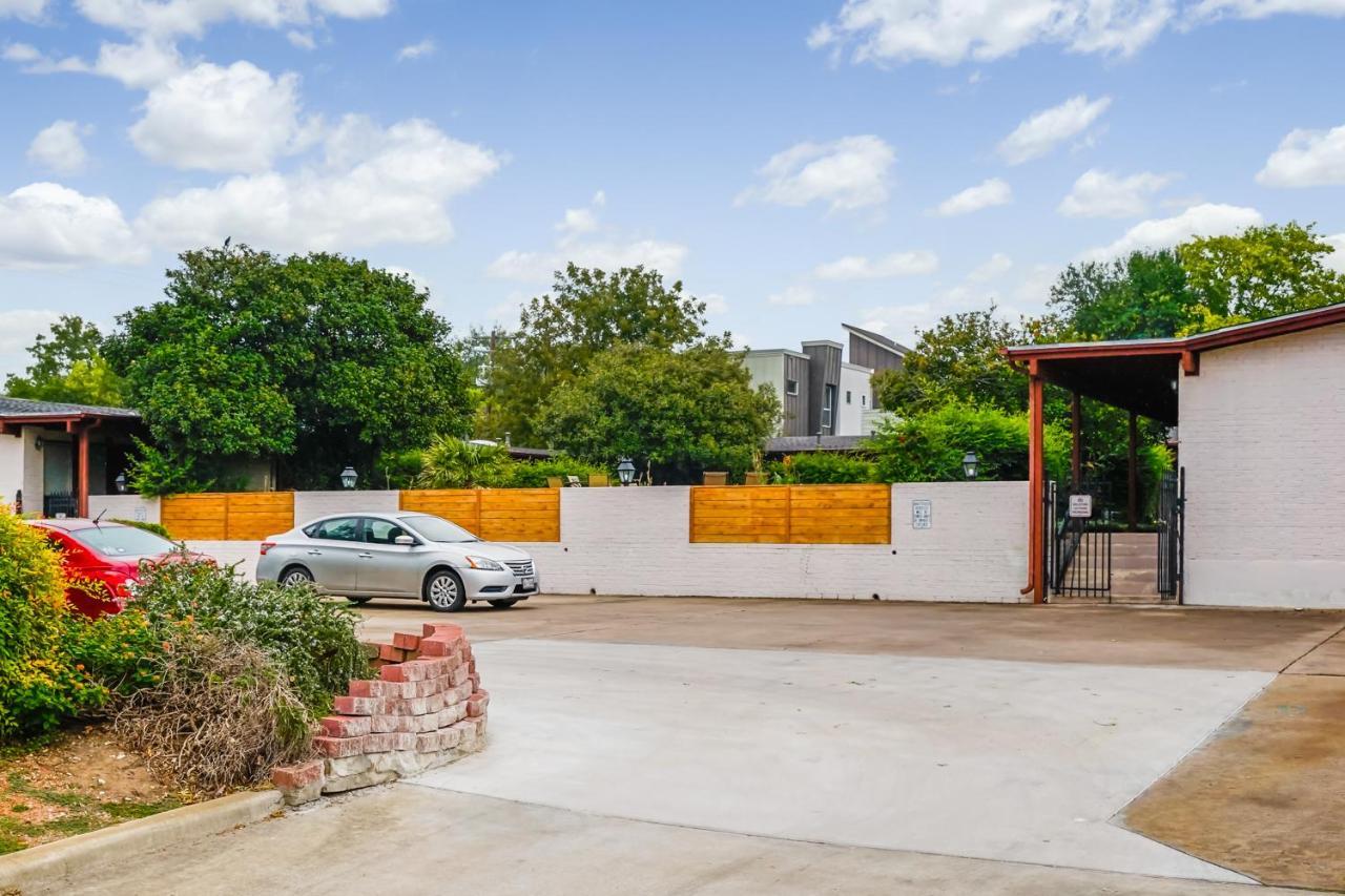 Apartment Modern With Pool Less Than 5 Mi To Downtown! *
