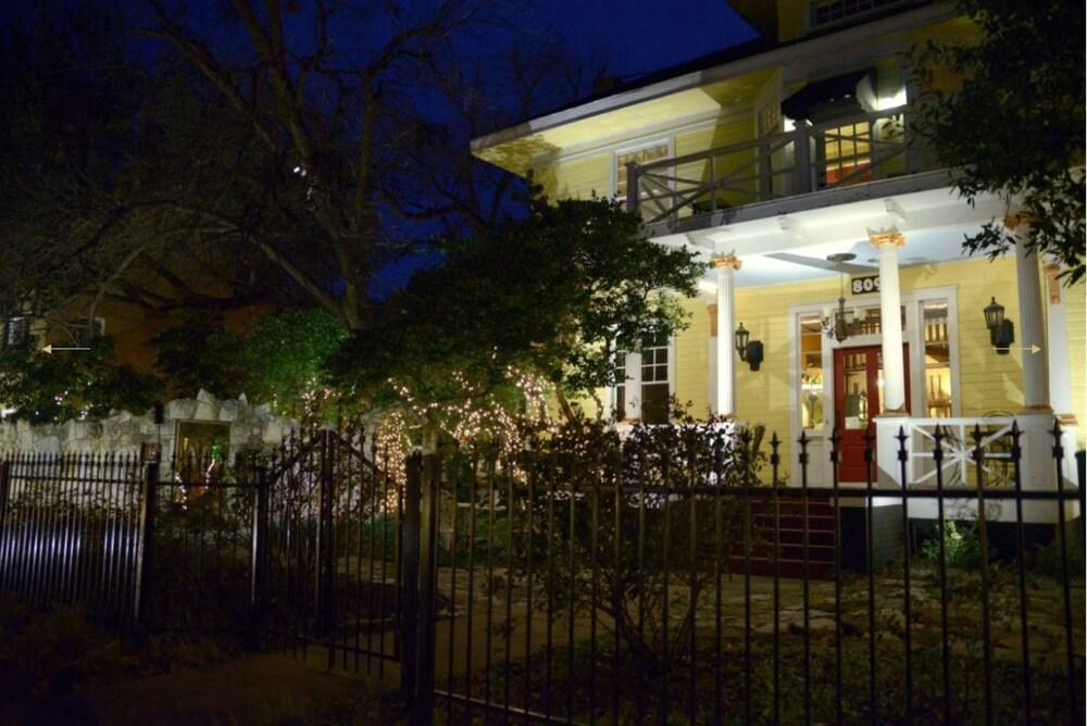 Austin's At Pearl Street Hotel