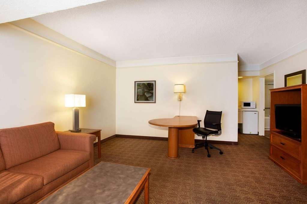 Hotel La Quinta By Wyndham Capitol / Downtown