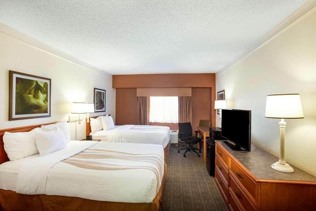 Hotel La Quinta By Wyndham Capitol / Downtown 3*