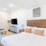 Mint House At The Hatchery - Austin