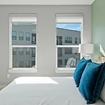 Landing Modern Apartment With Amazing Amenities