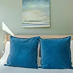 Landing Modern Apartment With Amazing Amenities