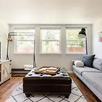 Charming, Cozy Tiny Gem With Hot Tub And Trail Access