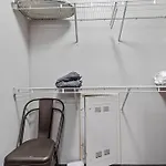 Modern 1Br Retreat Pool Free Wi-Fi Free Parking