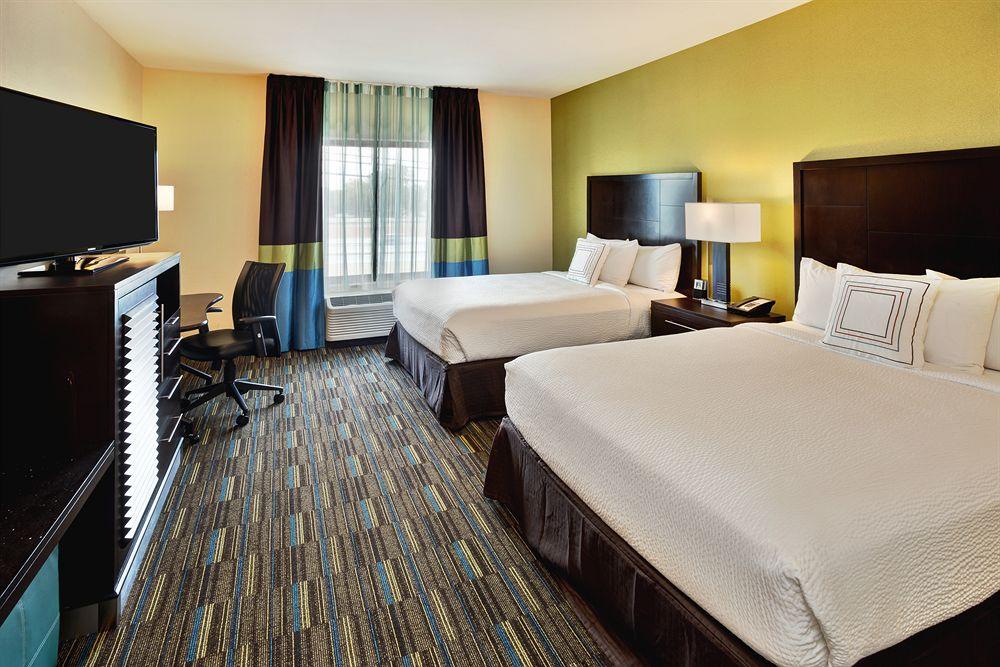 Fairfield And By Marriott Northwest/research Blvd 3*