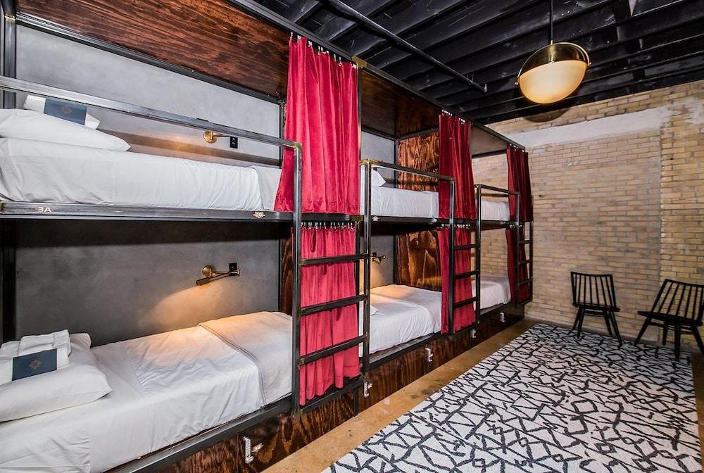 Hostel Native