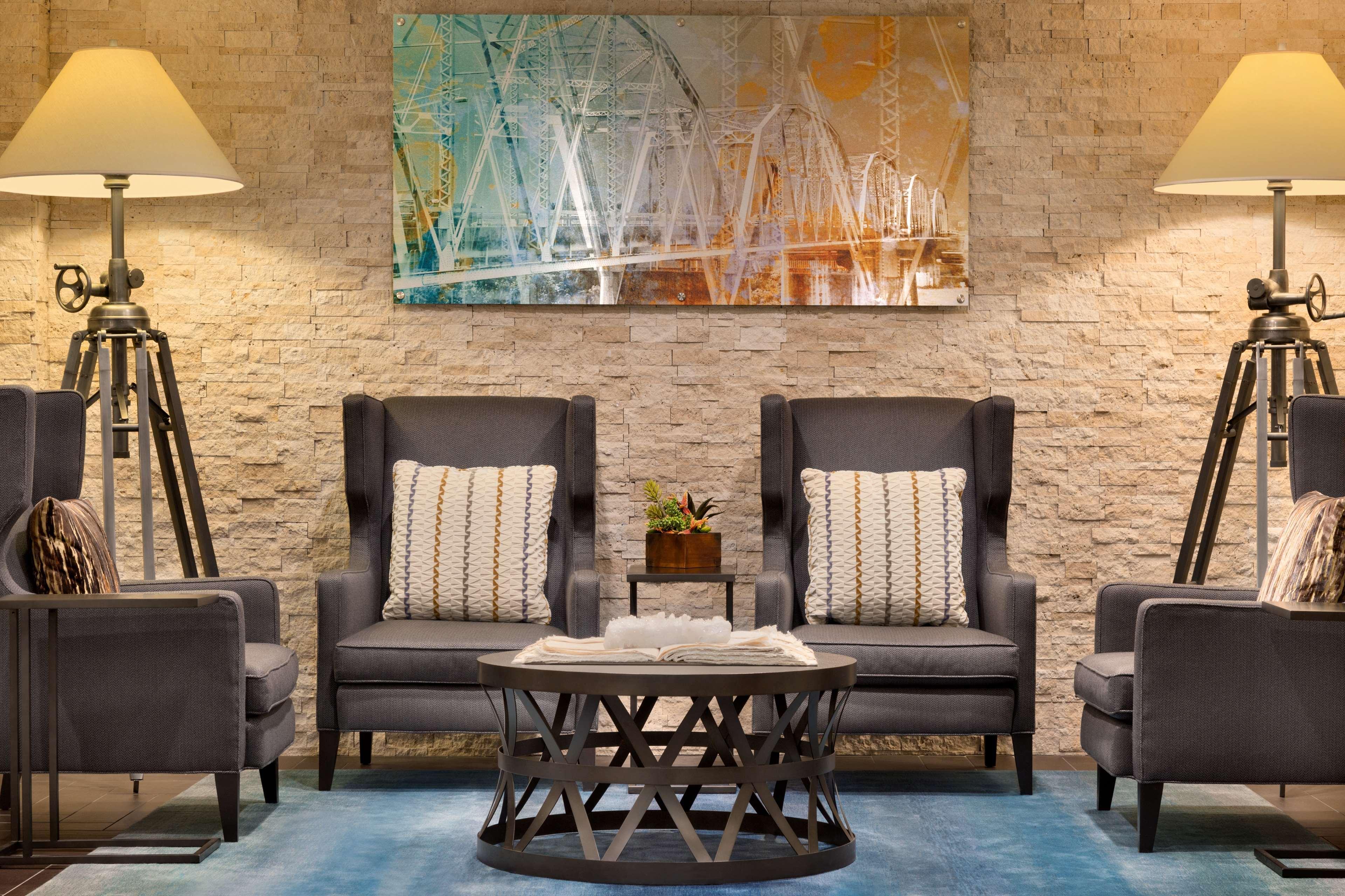 Hotel Embassy By Hilton Downtown South Congress 4*