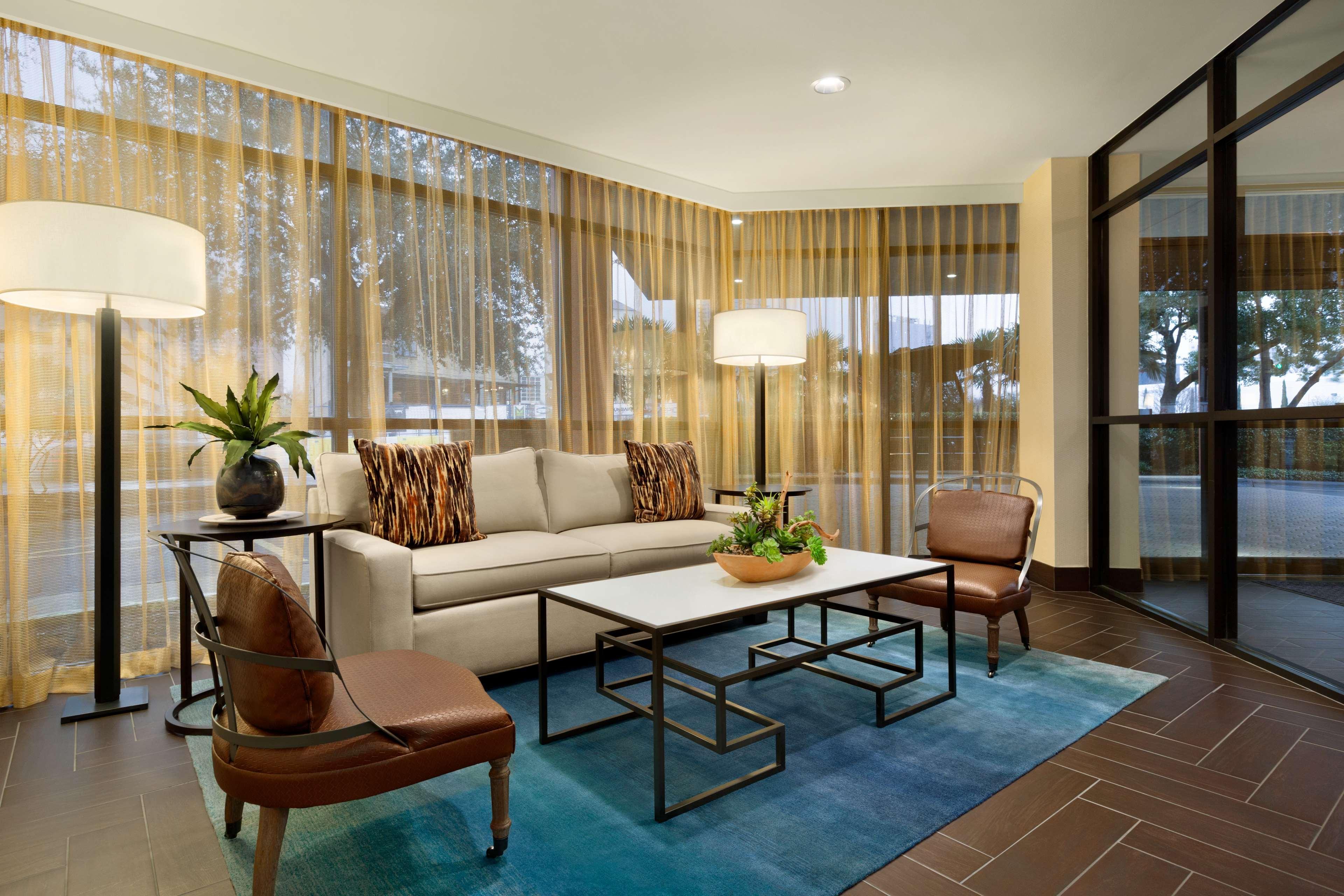 Embassy By Hilton Downtown South Congress 4*