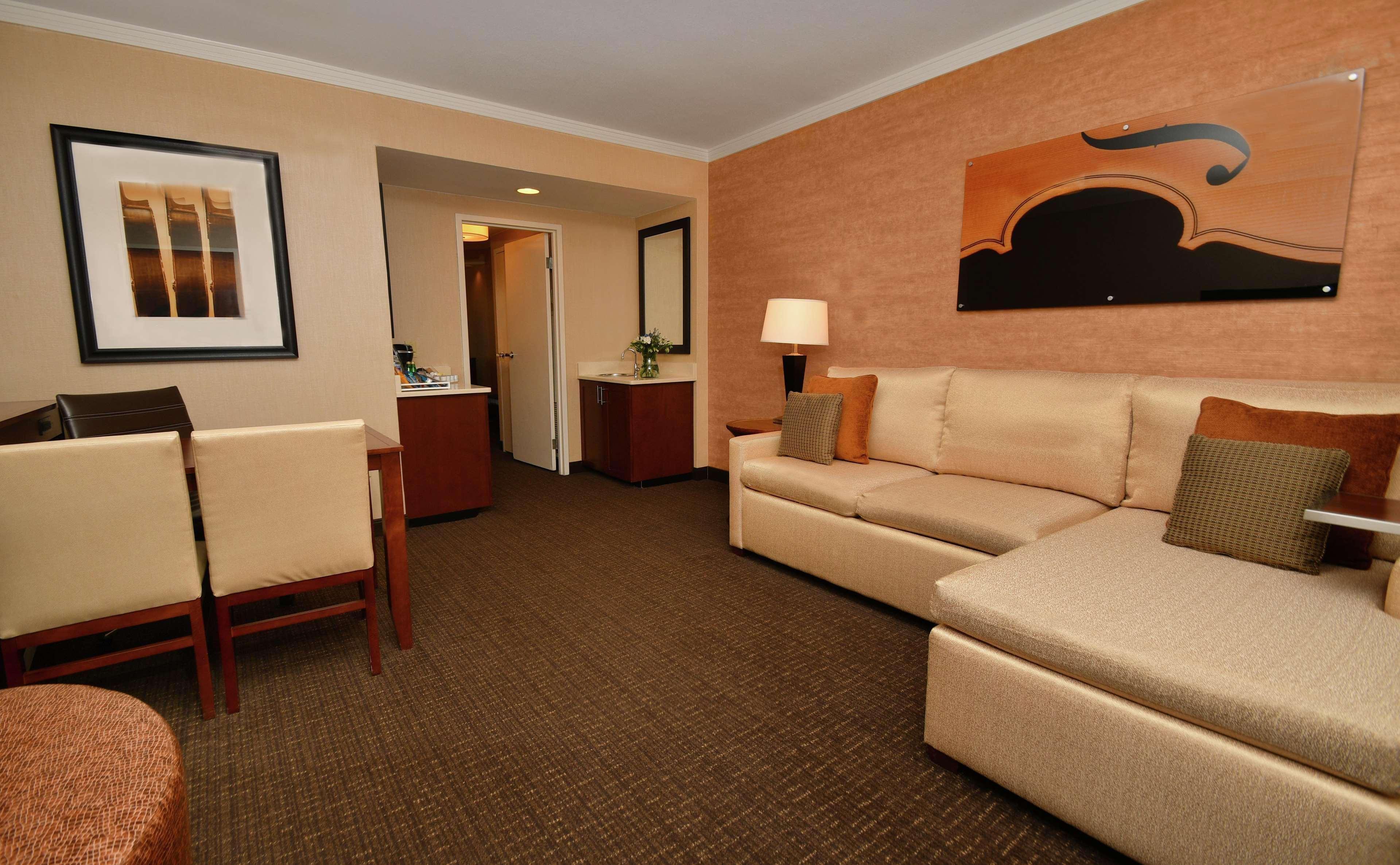 Embassy By Hilton Downtown South Congress Hotel 4*